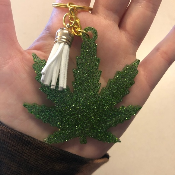 🎉🎉HP🎉🎉 Handmade Pot Leaf Keychain - Picture 2 of 6